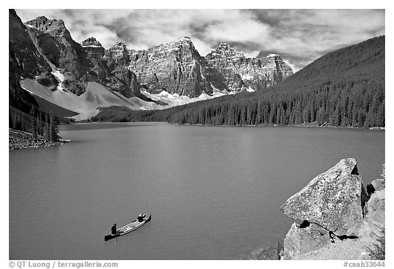 Canoe and Wenkchemna Peaks, Moraine Lake, mid-morning. Banff National Park, Canadian Rockies, Alberta, Canada (black and white)
