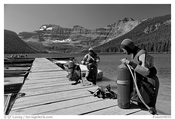 Scuba divers getting ready to dive, Cameron Lake. Waterton Lakes National Park, Alberta, Canada (black and white)