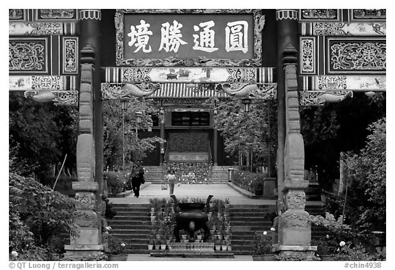 Woman and girl on entrance alley of Yantong Si. Kunming, Yunnan, China (black and white)