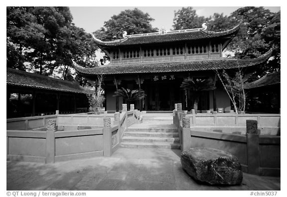 Daxiong temple. Leshan, Sichuan, China (black and white)