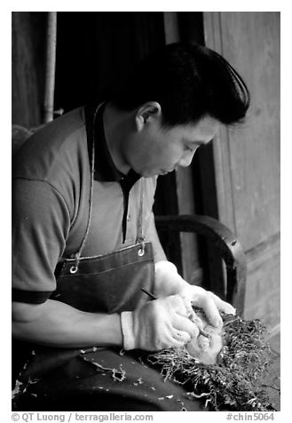 Craftman. Leshan, Sichuan, China (black and white)