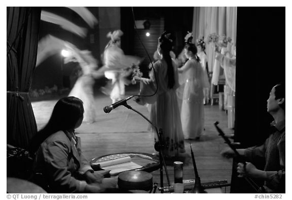 Sichuan opera performers and musicians seen from the backstage. Chengdu, Sichuan, China (black and white)