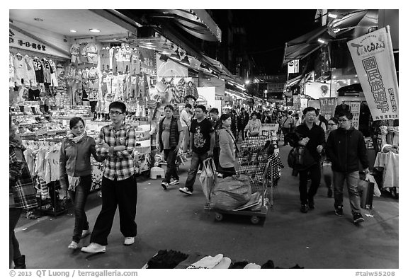 Shilin Night Market. Taipei, Taiwan (black and white)