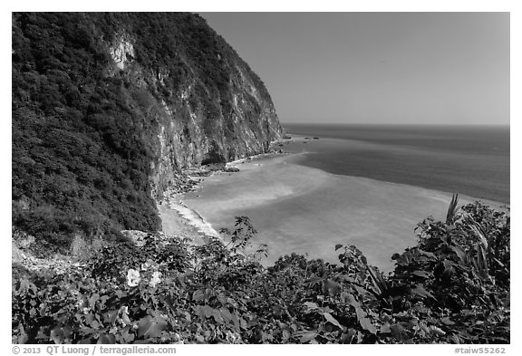 Verdant cliffs and turquoise waters. Taroko National Park, Taiwan (black and white)