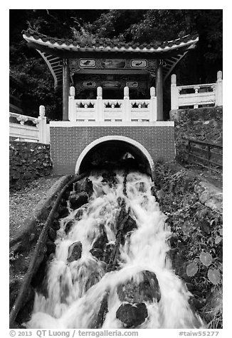 Stream flowing under Changchun Bridge. Taroko National Park, Taiwan