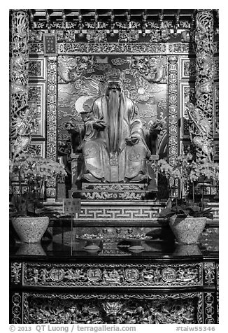 Confuscian figure on altar, Wen Wu temple. Sun Moon Lake, Taiwan