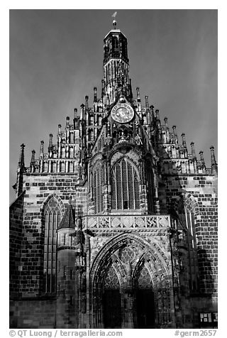 Liebfrauenkirche (church of Our Lady). Nurnberg, Bavaria, Germany (black and white)