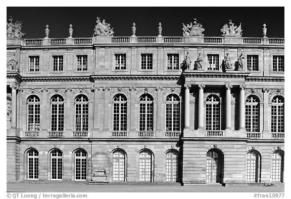 Frontal view of the Palais de Versailles, late afternoon. France