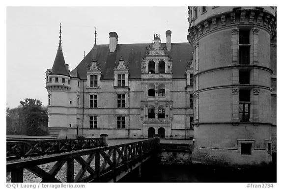 Azay-le-rideau chateau entrance. Loire Valley, France (black and white)