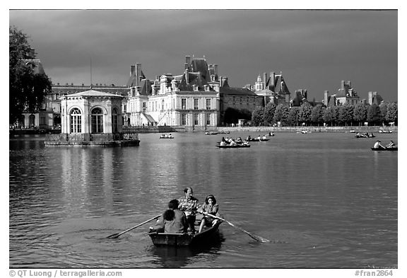 Rowers and Fontainebleau palace. France (black and white)