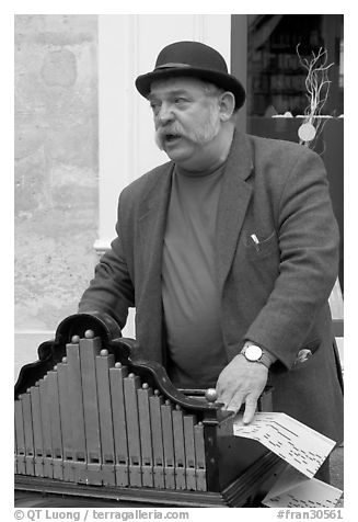 Street musician with Barrel organ. Quartier Latin, Paris, France (black and white)