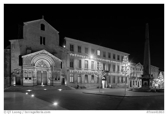 Place de la Republique and Eglise Saint Trophime at night. Arles, Provence, France (black and white)