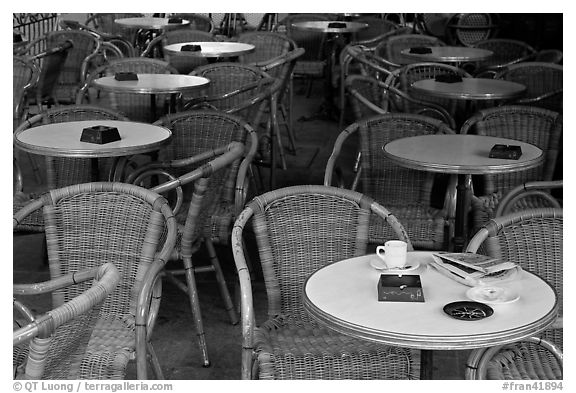 Cafe table, Cours Mirabeau. Aix-en-Provence, France