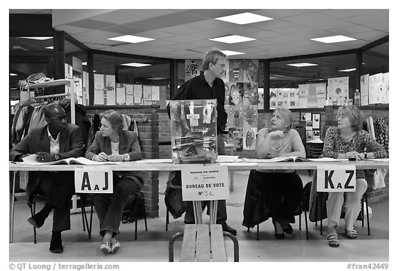 Voting booth, 2008 French presidential election. Paris, France (black and white)
