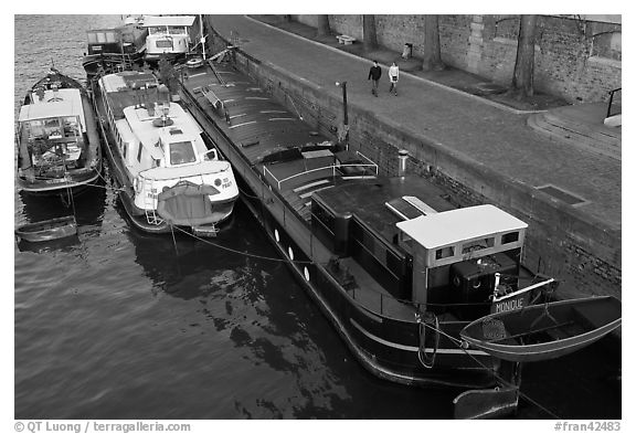 Barges and quay, Seine River. Paris, France (black and white)