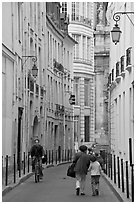Narrow street. Paris, France ( black and white)