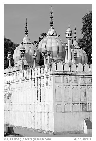 Moti Masjid (Pearl Mosque), enclosed between walls aligned with the rest of the Red Fort. New Delhi, India