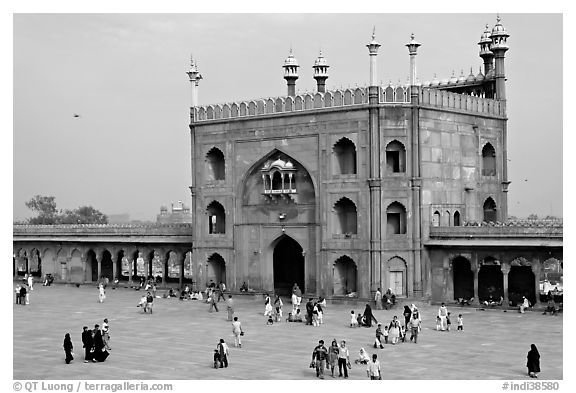 Courtyard and East gate of Masjid-i-Jahan Numa. New Delhi, India (black and white)