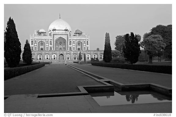 Main mausoleum at dusk, Humayun's tomb,. New Delhi, India (black and white)