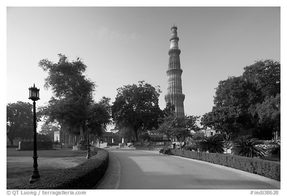 Gardens, and Qutb Minar tower. New Delhi, India (black and white)