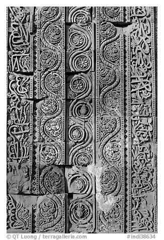 Floral motifs and geometical patterns, Quwwat-ul-Islam mosque, Qutb complex. New Delhi, India (black and white)