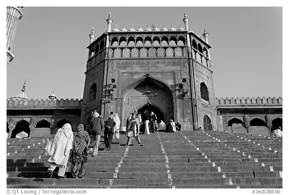 Muslim worshippers climbing  Jama Masjid South Gate. New Delhi, India (black and white)