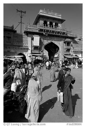 Women in front of Sardar Market gate. Jodhpur, Rajasthan, India