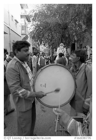 Musicians at wedding. Jodhpur, Rajasthan, India (black and white)