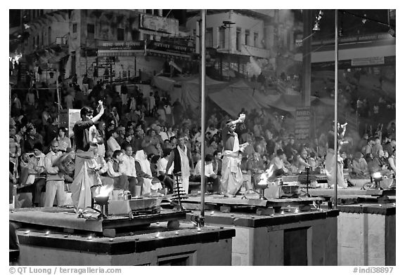 Brahmans performing evening arti ceremony. Varanasi, Uttar Pradesh, India (black and white)