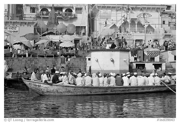 Boat packed with men near Dasaswamedh Ghat. Varanasi, Uttar Pradesh, India (black and white)
