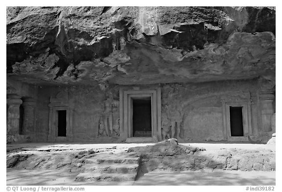 Cave with sculptures and entrances, Elephanta Island. Mumbai, Maharashtra, India (black and white)