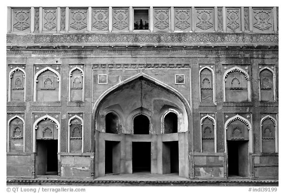 Alcove and wall, Jehangiri Palace, Agra Fort. Agra, Uttar Pradesh, India (black and white)
