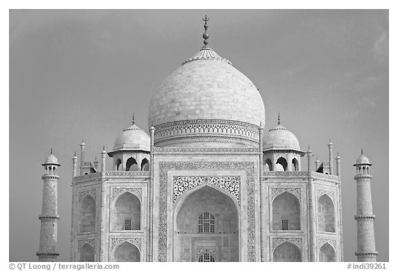 White domed marble mausoleum, Taj Mahal, early morning. Agra, Uttar Pradesh, India (black and white)