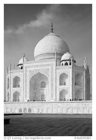 Tomb, Taj Mahal. Agra, Uttar Pradesh, India (black and white)
