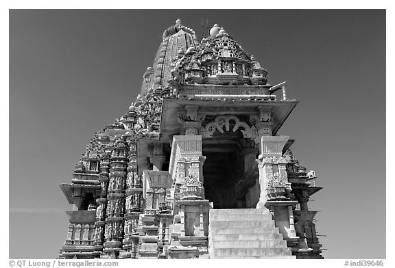 Kadariya-Mahadev temple. Khajuraho, Madhya Pradesh, India (black and white)
