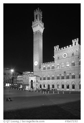Piazza Del Campo, Palazzo Pubblico, and Torre del Mangia  at night. Siena, Tuscany, Italy (black and white)