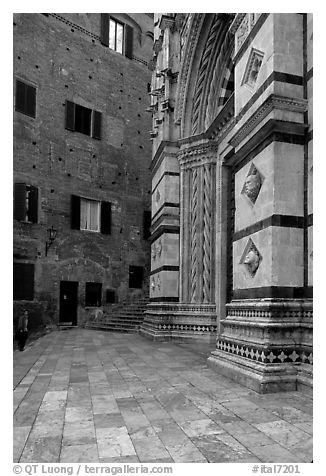 Small square besides the Duomo. Siena, Tuscany, Italy (black and white)