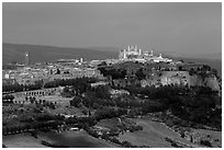 General view of town, perched on plateau. Orvieto, Umbria ( black and white)