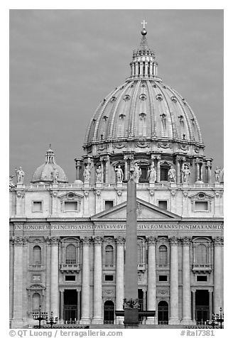 Basilic Saint Peter, catholicism's most sacred shrine. Vatican City (black and white)