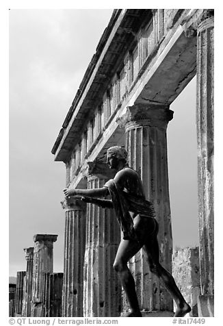 Statue and temple of Apollon. Pompeii, Campania, Italy