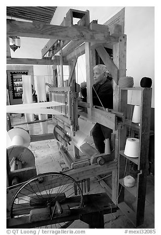 Traditional weaver and machine seen from the side, Tlaquepaque. Jalisco, Mexico