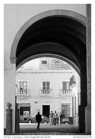 Archway on Arms Square. Zacatecas, Mexico (black and white)