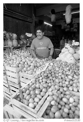 Vegetable vendor. Guanajuato, Mexico (black and white)