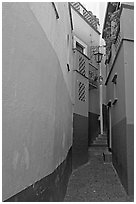 Callejon del Beso, the narrowest of the alleyways. Guanajuato, Mexico (black and white)
