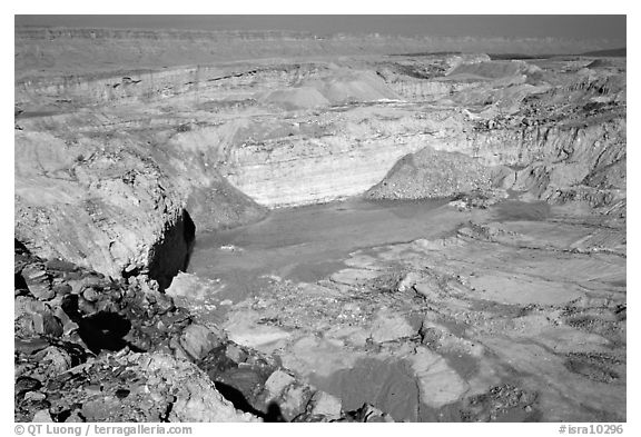 Shallow pond and colored rocks, near Mitzpe Ramon. Negev Desert, Israel (black and white)