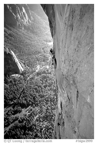 Valerio Folco at the belay, Tom McMillan cleaning the crux pitch. El Capitan, Yosemite, California
