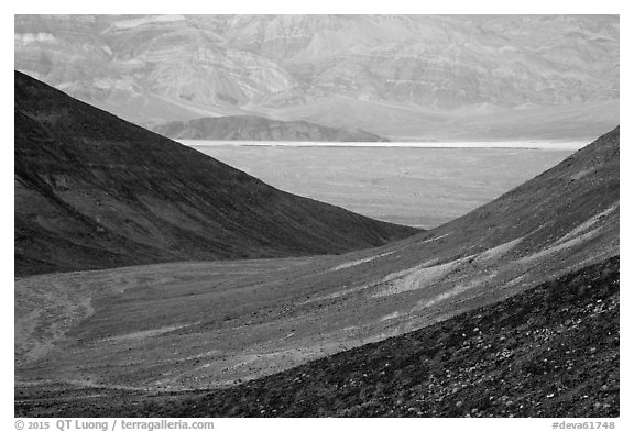 Side valley leading to Panamint Valley. Death Valley National Park (black and white)