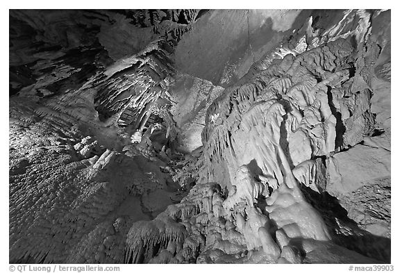 Flowstone, Frozen Niagara. Mammoth Cave National Park, Kentucky, USA.