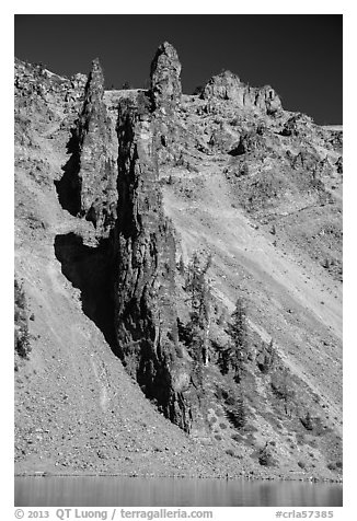 Devils Backbone, vertical dike of dark andesite lining the cliff face. Crater Lake National Park (black and white)