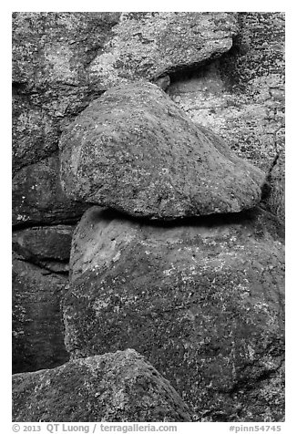 Jumble of boulders, Bear Gulch. Pinnacles National Park (black and white)